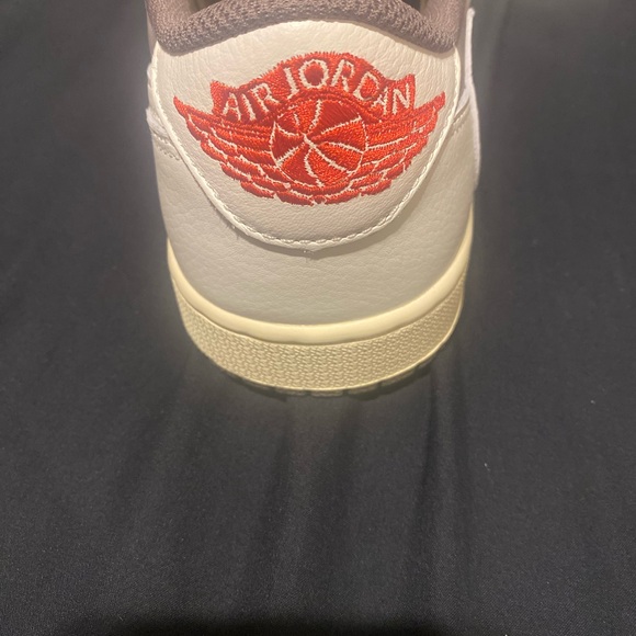 Brand new 100% authentic size 9.5 men - Picture 4 of 7